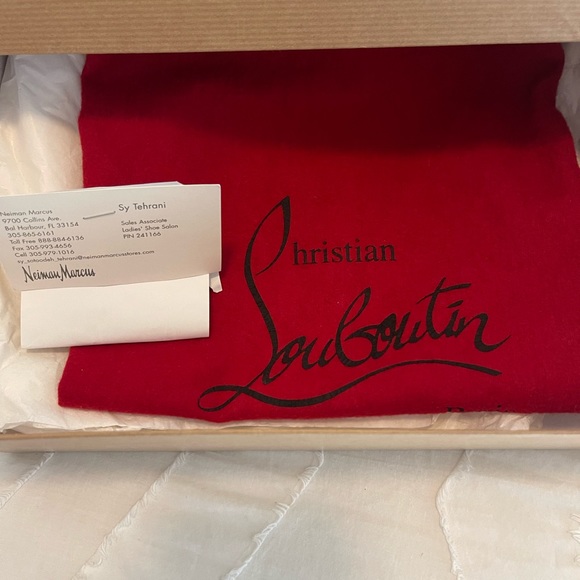 Super classy Red bottoms- size 7. Worn less than 5 times - Picture 9 of 10